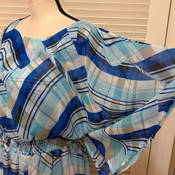 Calvin Klein Chiffon Kimono Dress in a Plaid Pattern of Blue and Tan and Green - Picture 8 of 16